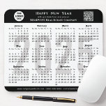 2025-Logotypen för företag QR Modern Black Simple Musmatta<br><div class="desc">2025 Calendar Business Logotyp, QR-kod Modern Black Minimalist Mouse Pad. Alla texterna är i förväg ordnade så att du enkelt och snabbt kan anpassa dig med dina egna detaljer. Önska er alla ett Glad helg och ett nytt Fantastisk! För många andra kortutformningar, gå till: (Business Helgdagskort) https://www.zazzle.com/collections/119095696689680604 (Business Magnetic Cards)...</div>