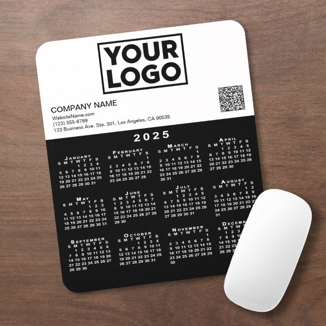 2025-Logotypen - QR-kod, svart vit Musmatta (2025 Calendar Business Logo QR Code Black White Mouse Pad in situ)