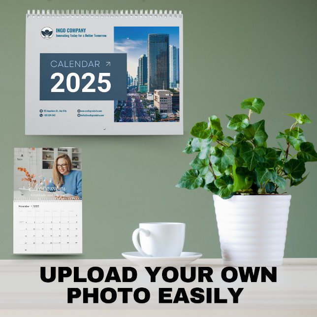 2025 Modern fotoväggkalender för skriptfamiljen Kalender (Create Your Own 2025 Modern Family Photo Calendar)