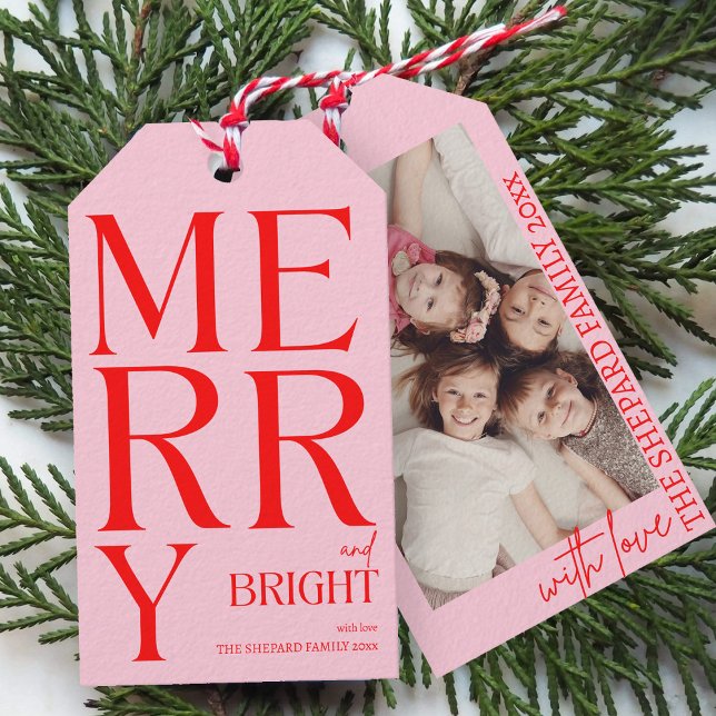 2025 Modern Merry and Bright Red Rosa Jul Presentetikett (Skapare uppladdad)