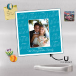 2025 Modern Teal Blue Photo Magnetic Calendar<br><div class="desc">2025 Photo Magnetic Calendar Magnet Teal Blue Card in modern, Classic Turcos Teal Blue. Lägg till fotot och namn för en roligt, en personlig gåva! Perfekt för stuvning eller små gåvor till vänner, familj och nära och kära. ✨ DETTA ÄR FÖR 2025. ✨ Kontakta oss på cedarandstring@gmail.com om du behöver...</div>