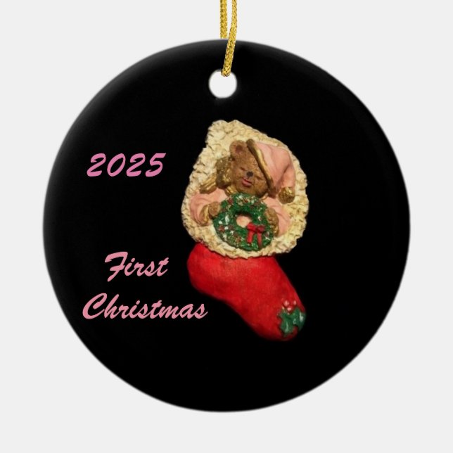 2025 ROSA PAJAMA STOCKING BAR FÖRST JULAFTON JULGRANSPRYDNAD KERAMIK (Framsidan)