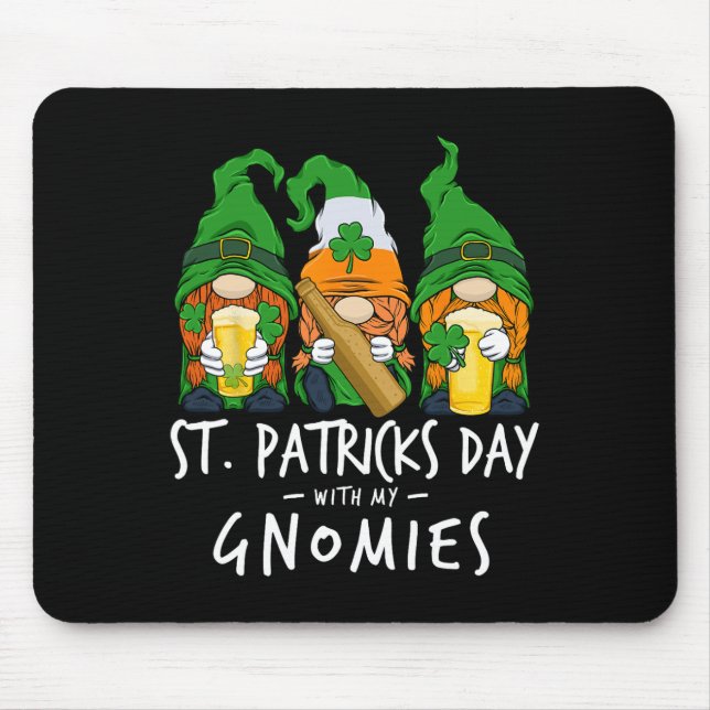 2025 St Patricks Day Med Mina Gnomies Öldrickande Musmatta (Framsidan)