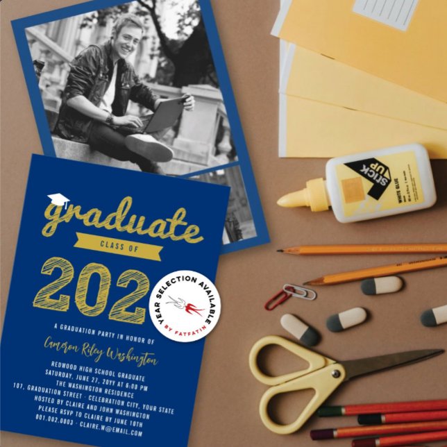 2025 Student Sketch 3 Foto Modern Grad Party Inbjudningar (2025 Gold Graduate Sketch On Blue (color is customizable) Graduation Party Invitation @ fatfatin)