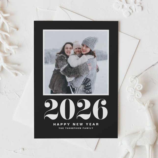 2025 Typografi, svart foto Gott nytt år (Ring in 2026 with a stylish retro flair using this black and white Happy New Year photo card.)