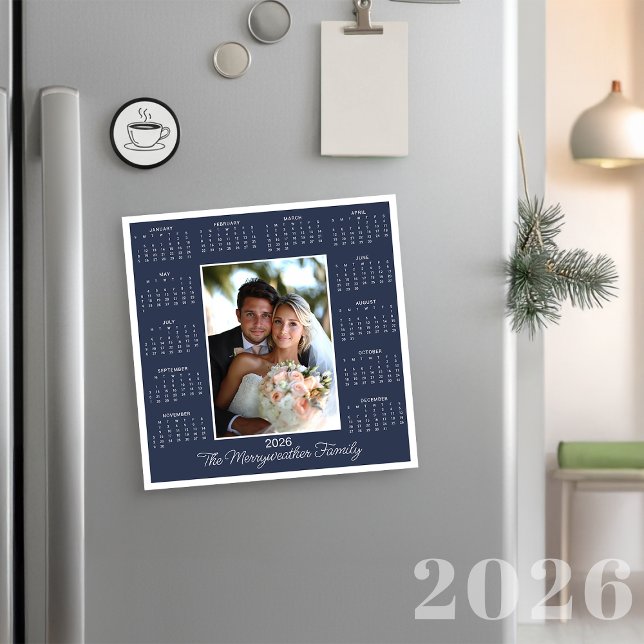 2026 Blått fotomagnetiskt kalenderkort - Helgdag (2026 Navy Blue Photo Magnetic Calendar Holiday Card)