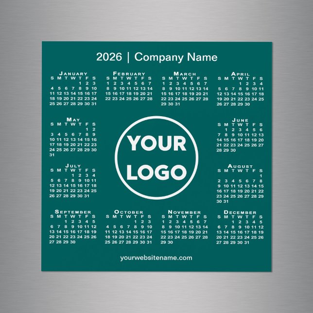 2026 Calendar Company Logotyp on Teal Grönt Magnet (2026 Calendar Company Logo on Teal Green Magnet, in situ)