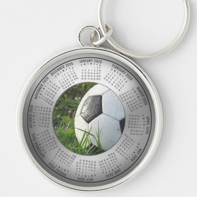 2026 Calendar Keychain Soccer Ball In Grass Rund Silverfärgad Nyckelring (Framsidan)