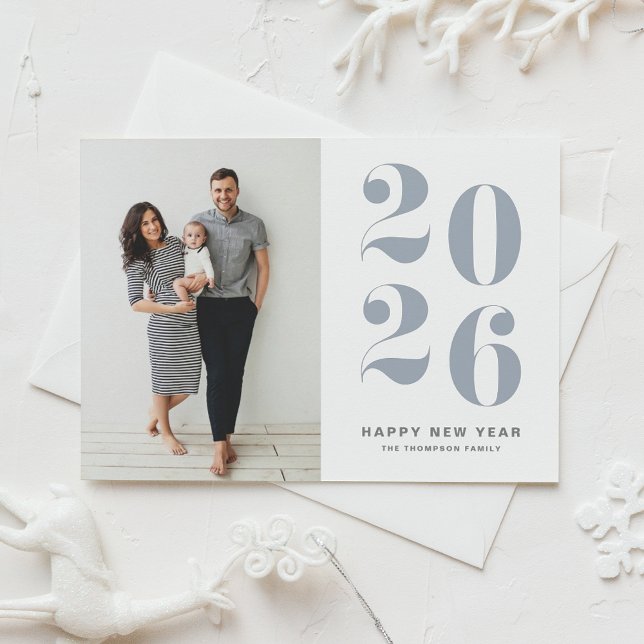 2026 Damblå Fet Typografi Nyår Foto Julkort (Ring in 2026 with this dusty blue Happy New Year Photo Card featuring retro bold typography.)
