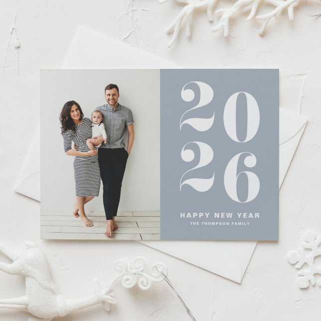 2026 Dammtor Blue Fet Stil Nyår Foto Helg Vykort (Ring in 2026 with this dusty blue Happy New Year Photo Postcard featuring retro bold typography.)