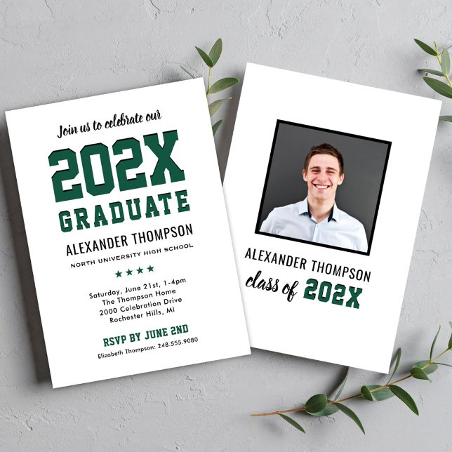 2026 Graduate Green Collegiate Foto Inbjudningar (Skapare uppladdad)