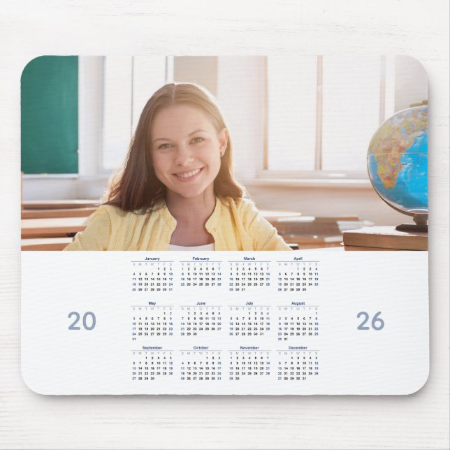 2026 Kalender med Anpassningsbar Foto Musmatta (Framsidan)