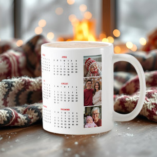 2026 kalender röd fotokollage tre foton kaffemugg