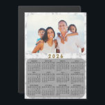 2026 Magnetisk kalender - vit foto<br><div class="desc">Skapa en unik kalendermagnet för 2026-fullt med ett foto av anpassningsbarna på en vit marmorbakgrund i snyggten. Den svarta, grått och vita designen med ett färgstarkt bild är perfekt som en praktisk presentidé eller en keepé för jul och nyår för familj, vänner, kolleger och alla som du vill imponera på....</div>