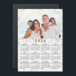 2026 Magnetisk kalender - vit foto<br><div class="desc">Skapa en unik kalendermagnet för 2026-fullt med ett foto av anpassningsbarna på en vit marmorbakgrund i snyggten. Den svarta, grått och vita designen med ett färgstarkt bild är perfekt som en praktisk presentidé eller en keepé för jul och nyår för familj, vänner, kolleger och alla som du vill imponera på....</div>