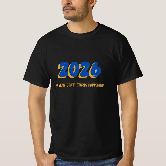 2026: the year stuff starts happening t shirt (Framsida)