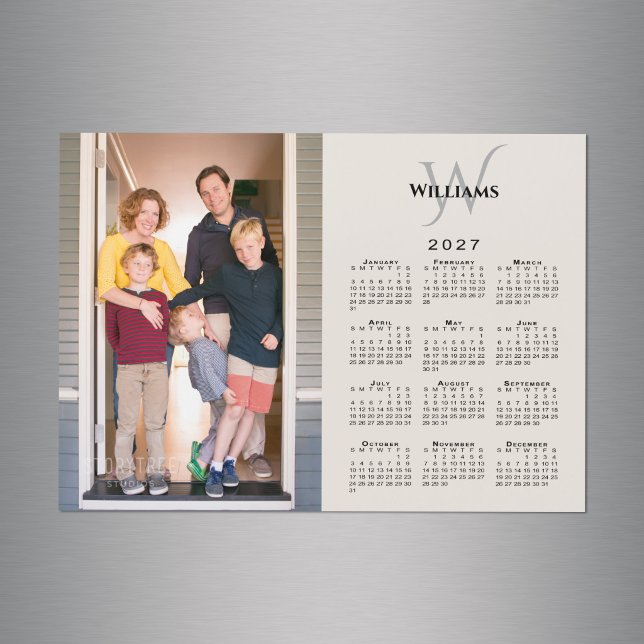 2027 Kalender Anpassad Foto Monogram Beige Magnet (2027 Calendar Custom Photo Monogram Beige Magnet in situ)