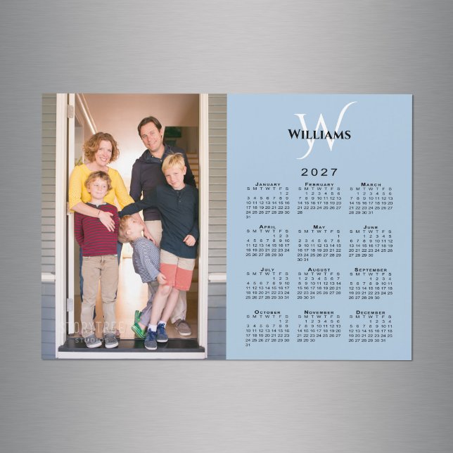 2027 Kalender Anpassad Foto Monogram Blå Magnet (2027 Calendar Custom Photo Monogram Blue Magnet in situ)