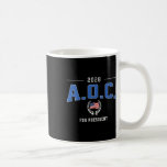 2028 för president Alexandria Ocasio-co Kaffemugg<br><div class="desc">Kvinna Aoc 2028 för president Alexandria Ocasio-cortez Democrat V-nacke</div>