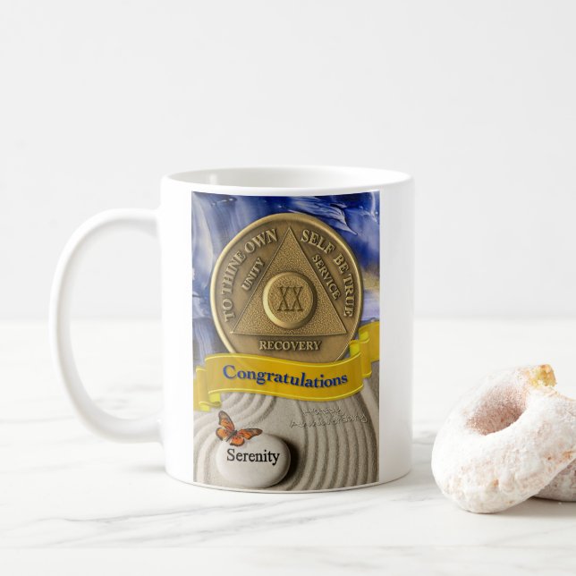 20-årsjubileum för anpassat namn AA Serenity Kaffemugg (Med munk)