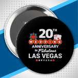 20:e Bröllop-årsdagen Par Las Vegas Resa Knapp<br><div class="desc">Unik gåva på 20 år till make och hustru eller gifta par som tar en romantisk helg-flykting till Las Vegas för att fira 20 års giftermål! Novelty souvenir att minnas Vegas resa som en andra smekmånadssemester eller bröllopsfest du aldrig haft. "20:e Bröllop-årsdagen i Fabulous Las Vegas Nevada" med Kung och...</div>