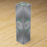 20:e Emerald Platinum-Presentask för Vinflaska Presentask För Vinflaska<br><div class="desc">Så det är deras 20-årsjubileum och du vill hedra det med en underbar,  klassiskt designad vin box? Då kanske min ornala emblem med framväxande grafik blir just sak!</div>
