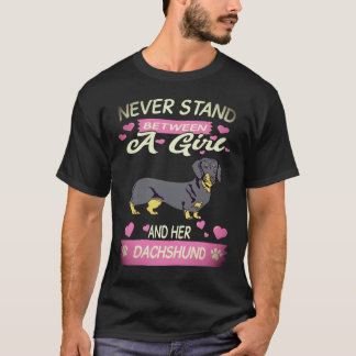 20 Stå aldrig mellan en tjej och hennes Dachshund T Shirt