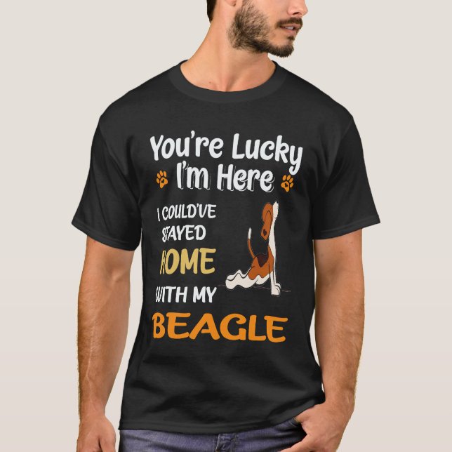 20 Stannade Hemma Med Min Beagle T Shirt (Framsida)