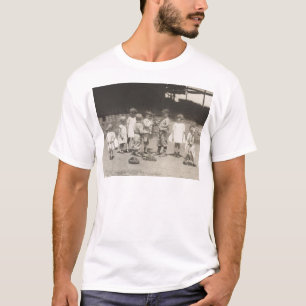20-talungar som leker på ligabaseballfält t shirt