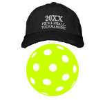 20XX Pickleball Tournament Black Baseball Hat Broderad Keps<br><div class="desc">Det här är en underbar hatt för Pickleball Enthusiast. Lägg till året för turneringen. Du kan ändra teckensnitt/text/färg. Roligten Baseball Hat utomhus/inomhus.</div>