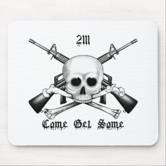 2111 Armorerkom får något Musmatta