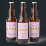 21:a födelsedagen 2002 Lägg till Namn Rosa Grått Ölflaska Etikett<br><div class="desc">Personlig Födelsedag lägg till ditt namn och årsmärke för öl. Redigera namn och år med den angivna mallen. En underbar födelsedagsfest för rosa av anpassningsbar. Fler gåvor och party-förråd finns tillgängliga med utformningen "standardinställningar" i butiken.</div>