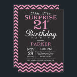 21:a födelsedagen Black and Rosa Chevron Inbjudningar<br><div class="desc">Överraskad 21:a födelsedagsinbjudan med Black and Rosa Chevron. Chalkboard. Vuxen Birthday. Man eller Women Bday Inbjudan. Om du vill göra ytterligare anpassningar klickar du på knappen "Anpassa" och användor verktyg som är utformat för att ändra mallen.</div>