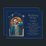 21:a födelsedagen Party Celestial Photo Blue Guld  Inbjudningar<br><div class="desc">21:a födelsedagen Party 21:e Inbjudningskortet med 21:a Celestial Photo Blue Guld Måne Stars Inbjudningar har sol, måne och stjärnor med en guld Sol på en ram marin blå bakgrund. Anpassa genom att redigera texten i de angivna textrutorna och lägga till ditt favoritfoto. PHOTO TIP: centrera fotot innan du laddar upp...</div>
