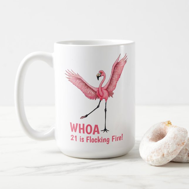 21-års födelsedags flockande eld flamingo kaffemugg (Med munk)