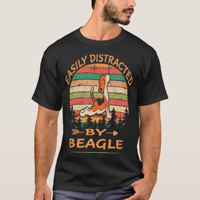 21 Lätt Distraherad Av Beagle T Shirt (Framsida)