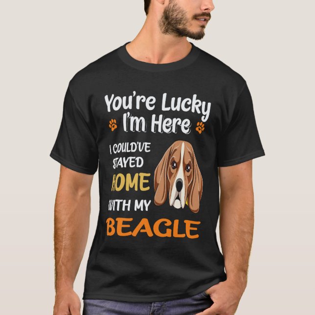 21 Stannade Hemma Med Min Beagle T Shirt (Framsida)