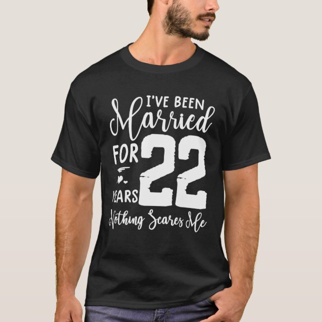 22 år med påfyllning av ett par 22-årsjubileum t shirt (Framsida)