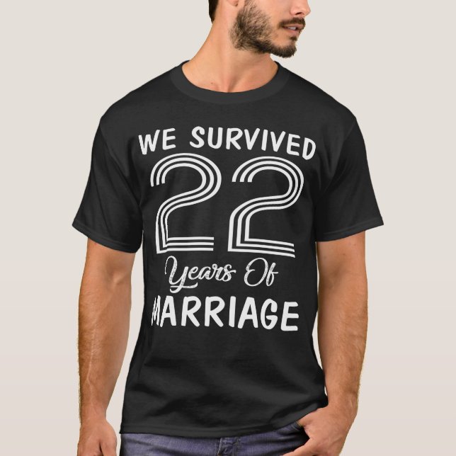 22-årsdagen. Vi Överlevde 22 år av Giftermål T Shirt (Framsida)