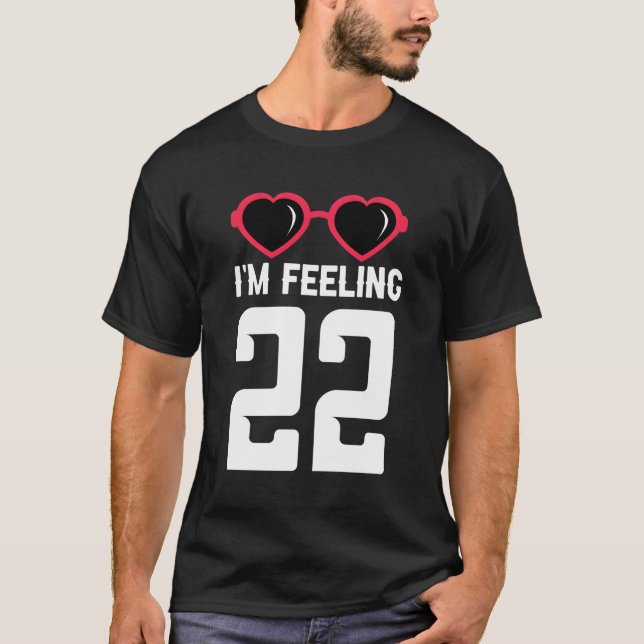 22:e lycklig, jag känner mig 22 t shirt (Framsida)