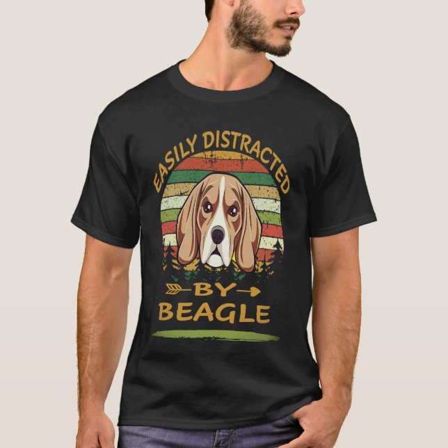 22 Lätt Distraherad Av Beagle T Shirt (Framsida)