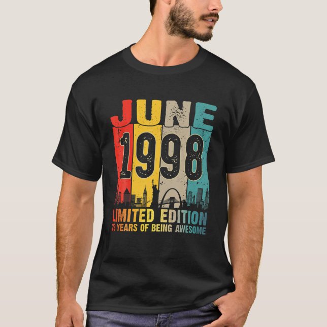23:e födelsedag Distress juni 1998 Manar Kvinnor 2 T Shirt (Framsida)
