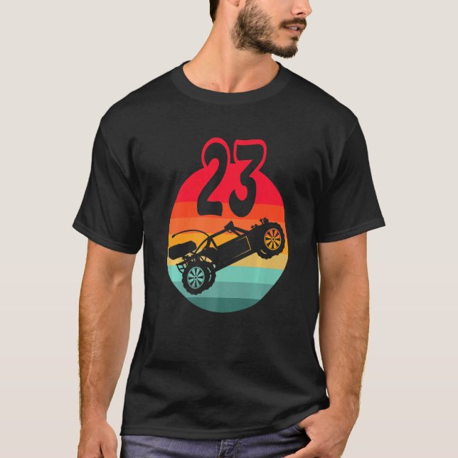 23:e födelsedag I-Tävlan spelar spel i fjärrstyrd  T Shirt (Framsida)