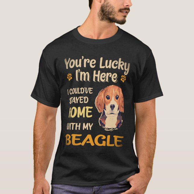 23 Stannade Hemma Med Min Beagle T Shirt (Framsida)