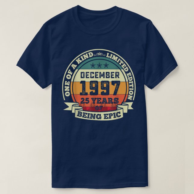 25 år efter födelsedag i december 1997 t shirt (Design framsida)