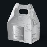 25:e Bröllop-årsdagen Silvery Presentaskar<br><div class="desc">En övertoning i silver grått med "25:e Bröllop-årsdagen i Lycklig" gör den här förmånslådan till sin egen status och elegant.(Obs! Jag har aktiverat anpassningsbarna-mallarna endast för din bekvämlighet på framsidan och baksidan.)</div>