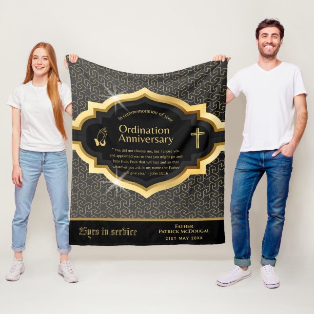 25:e femtionde årsdagen för Priestordination Gift Fleecefilt (På plats)