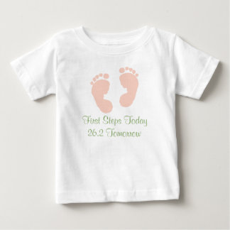 26.2 Fotavtryck från Rosa Baby Spädbarns Långärmad T-shirt