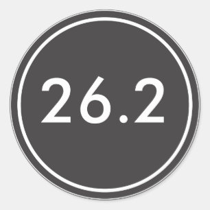 26.2 Sticker  Svart med vit text Runt Klistermärke