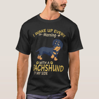 26 Jag vaknar varje morgon med en dachshund vid mi T Shirt